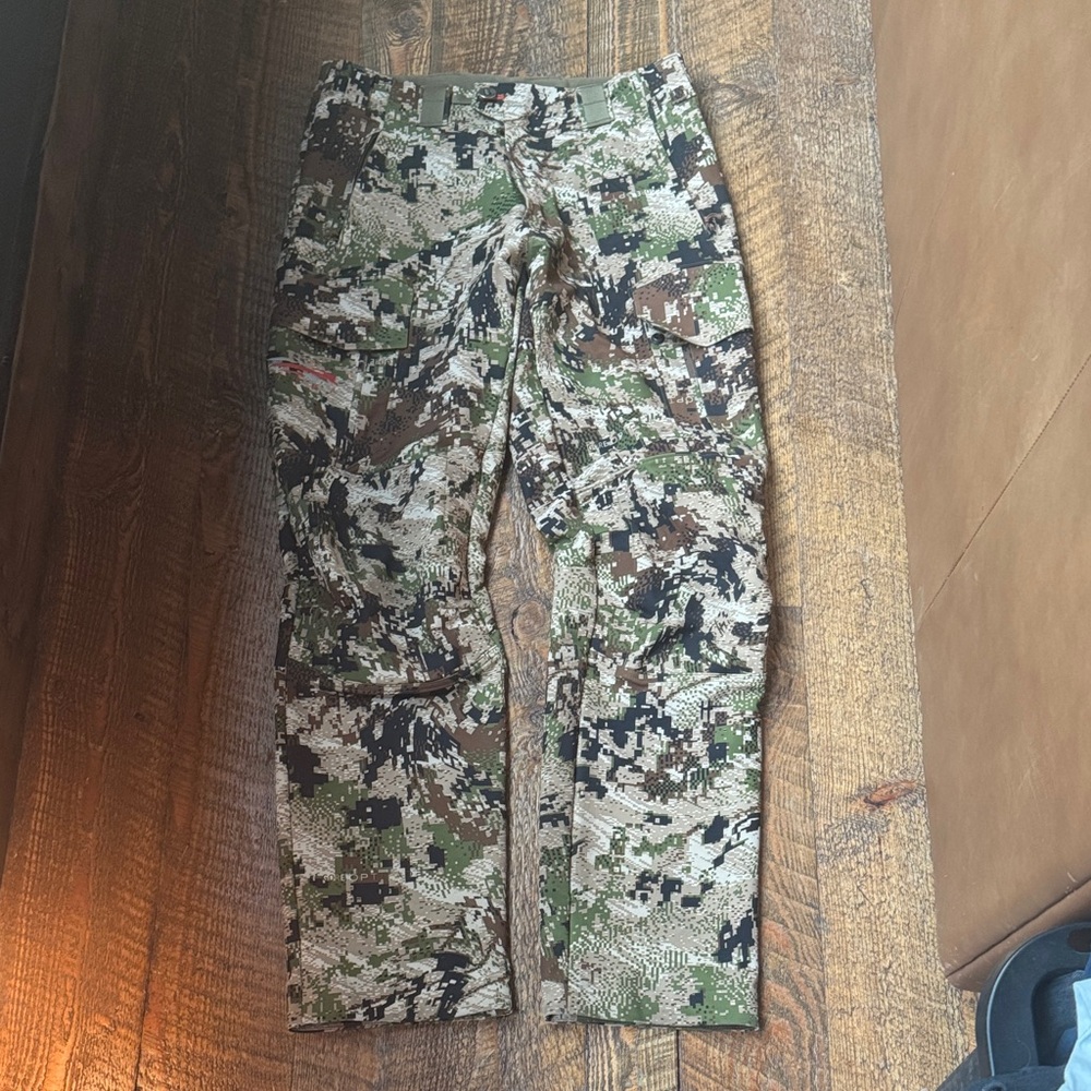 Men's Cargo Hunting Pants - Green Camo